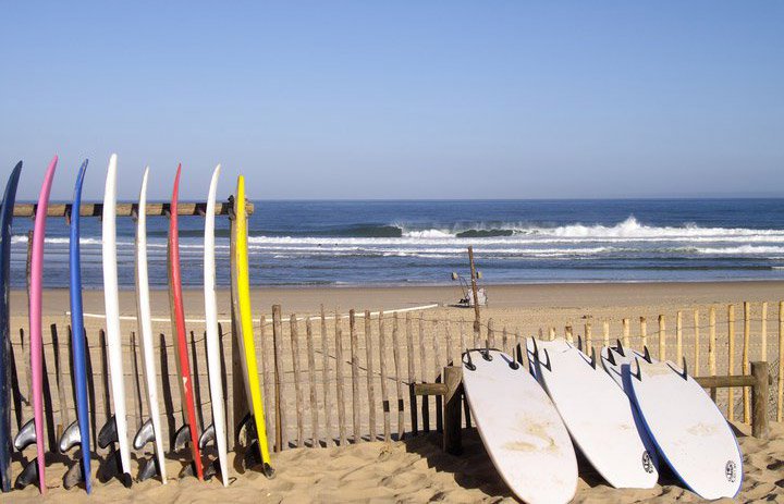 Planches de surf à louer au Cap Ferret sur la plage de l'Horizon